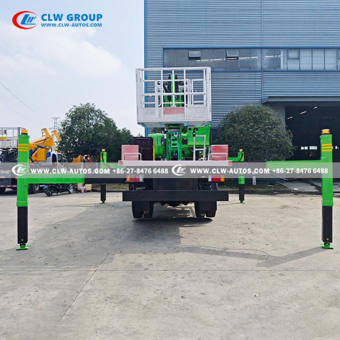 ISUZU 4Ã4 Telescopic Cherry Picker Truck outriggers