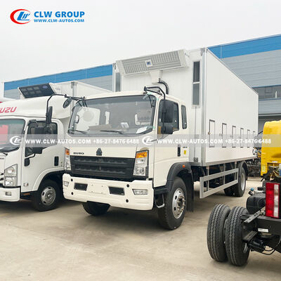 Sinotruk HOWO 6.8m Chick Transport Truck with Superior Insulated Body and All-Season Climate Control for Efficient Livestock Transport