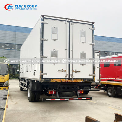 Sinotruk HOWO 6.8m Chick Transport Truck with Superior Insulated Body and All-Season Climate Control for Efficient Livestock Transport