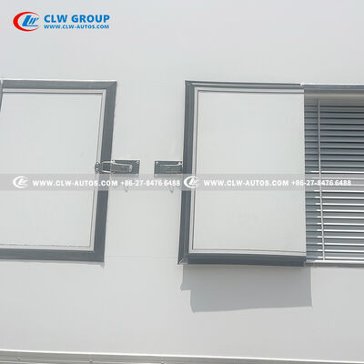 Sinotruk HOWO 6.8m Chick Transport Truck with Superior Insulated Body and All-Season Climate Control for Efficient Livestock Transport